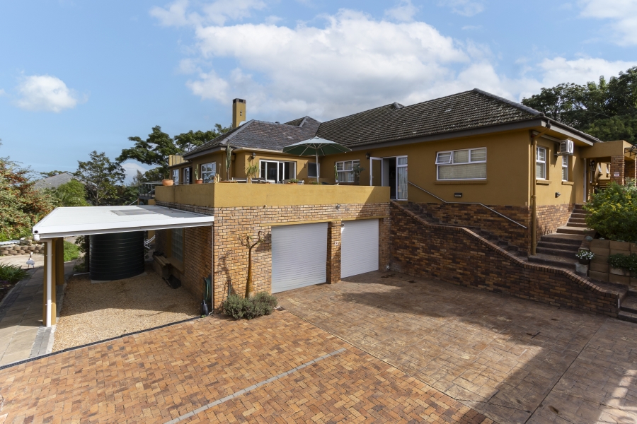 6 Bedroom Property for Sale in Roundhay Western Cape